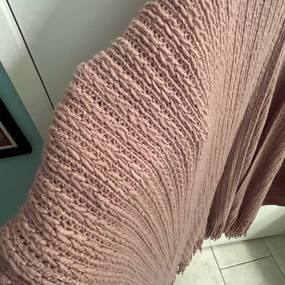 LC Lauren Conrad Pink Knit Shawl with Fringe - Picture 4 of 7